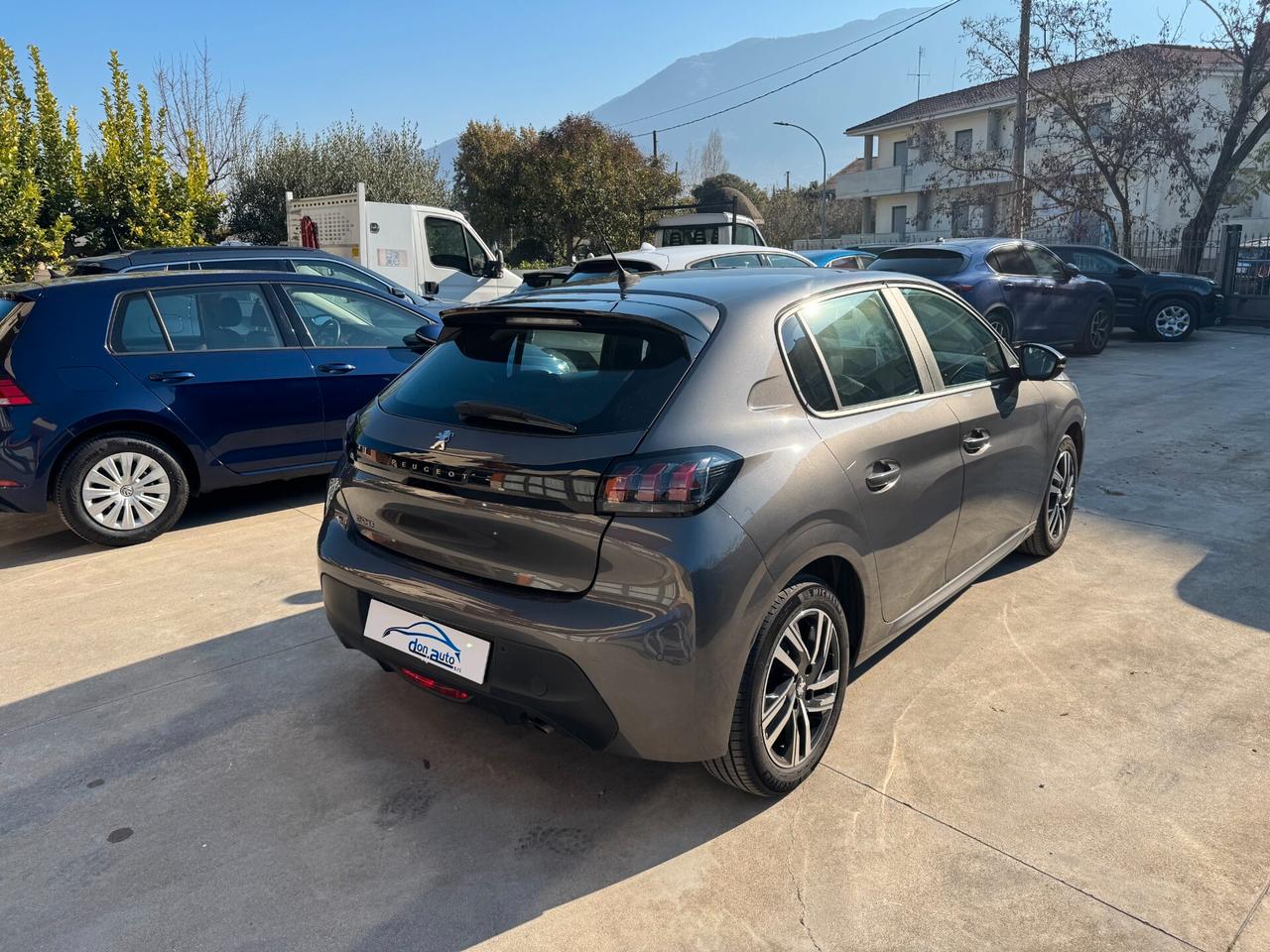 Peugeot 208 Peugeut 5 porte allure