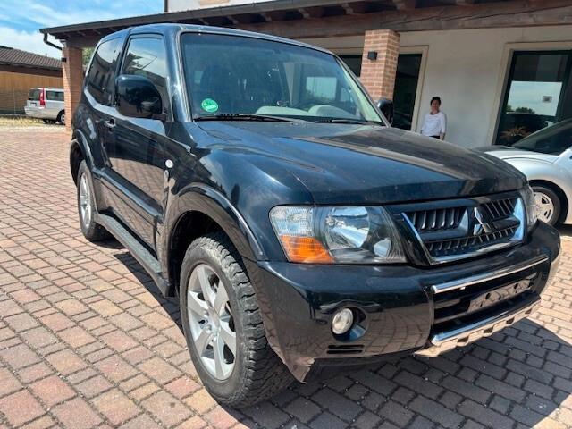 Mitsubishi Pajero 3.2 DI-D 16V 3p. Intense