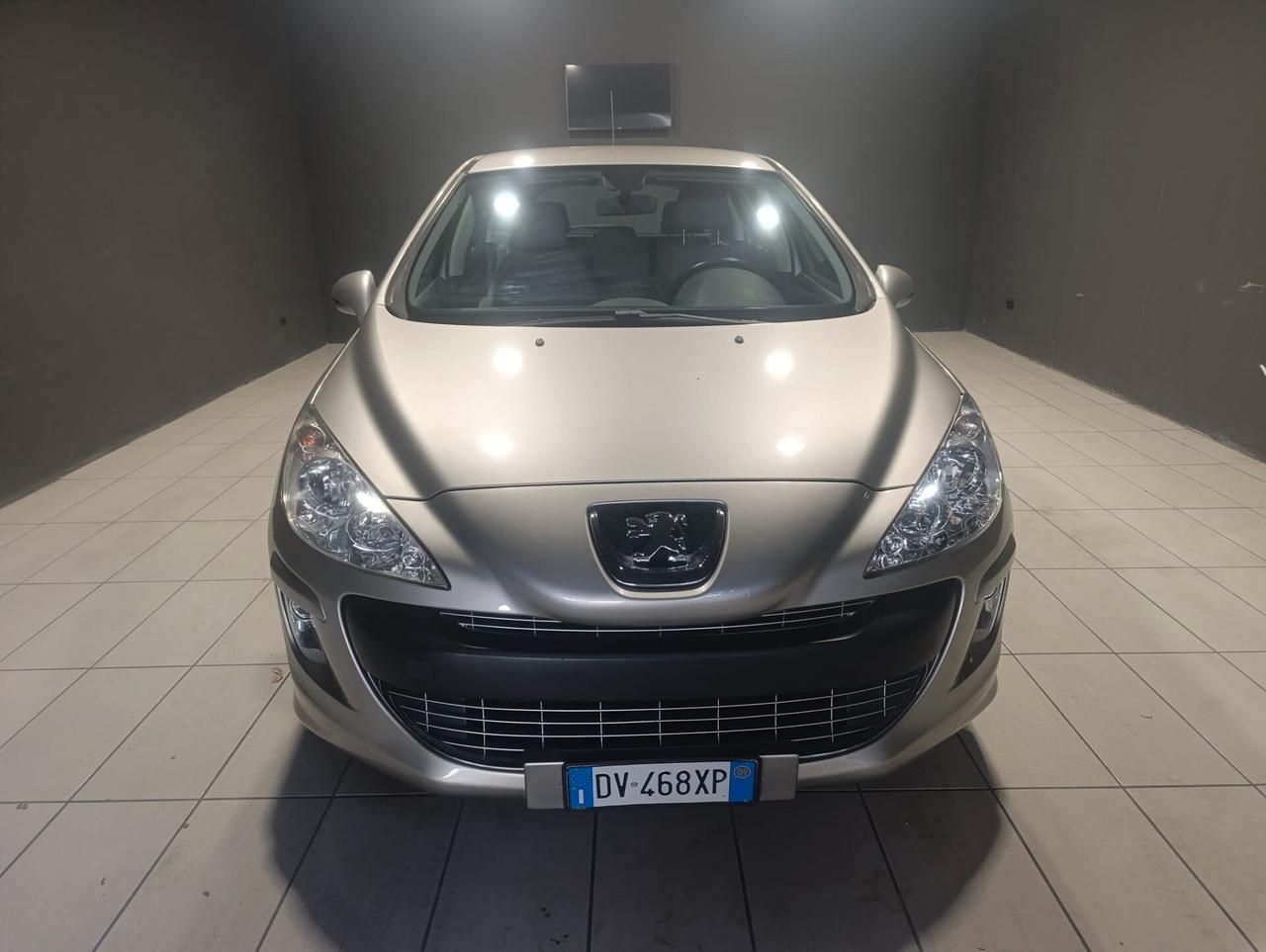 Peugeot 308 del 2009 benzina 80.000 km