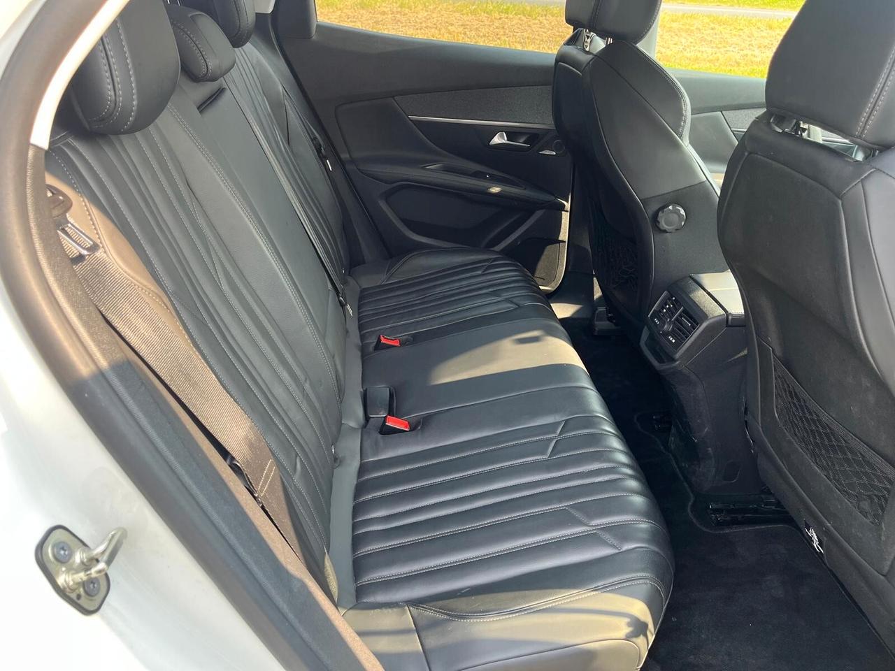 Peugeot 3008 PureTech Turbo 130 S&S Allure **EXPORT**