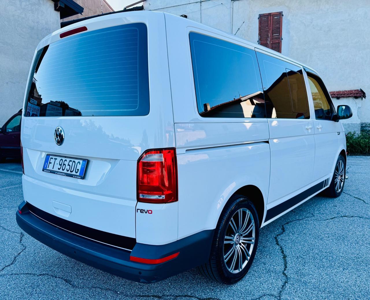 Volkswagen Transporter 2.0 TDI Van 6 Posti