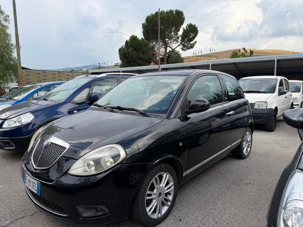Lancia Ypsilon 1.3 MJT 75 CV Unyca