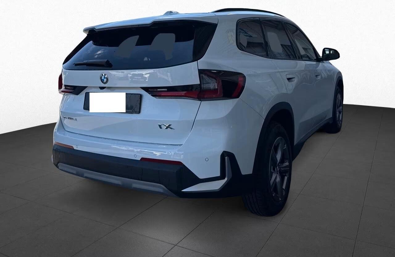 Bmw X1 sDrive20i aut. AdLED, AHK, fotocamera, KomZu, SHz, 17"