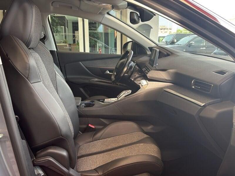 Peugeot 3008 BlueHDI 130 EAT8 S&S Allure *Promo*