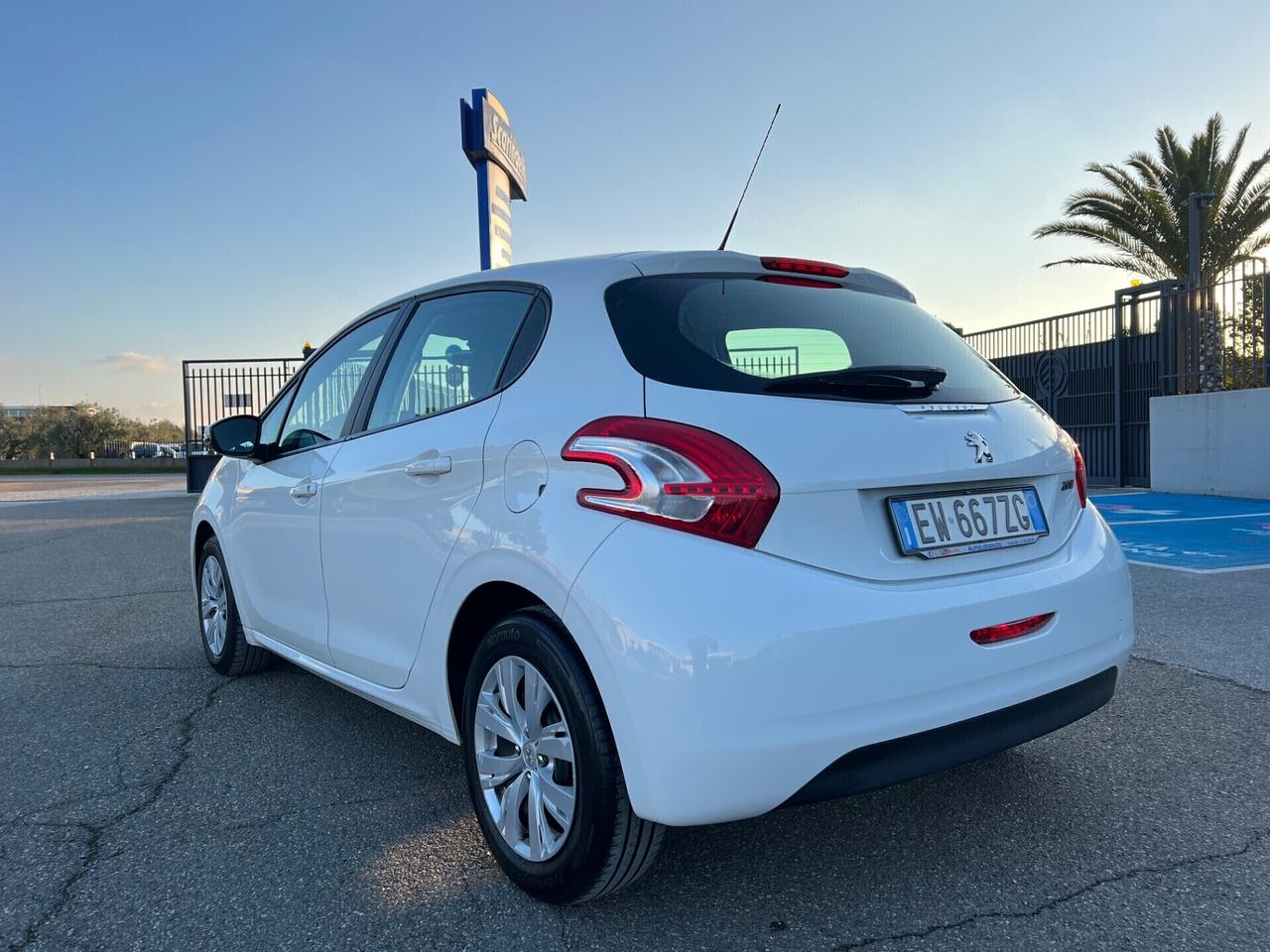 Peugeot 208 1.2 Benzina 82cv 5P. Allure - 2014