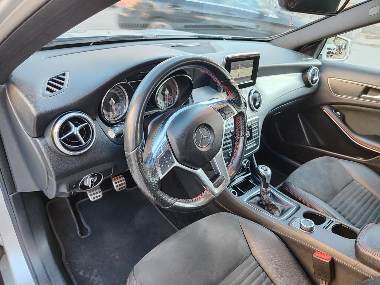 Mercedes-benz GLA 180 Sport AMG * Navi * Full * AMG * Garantita 12 Mesi