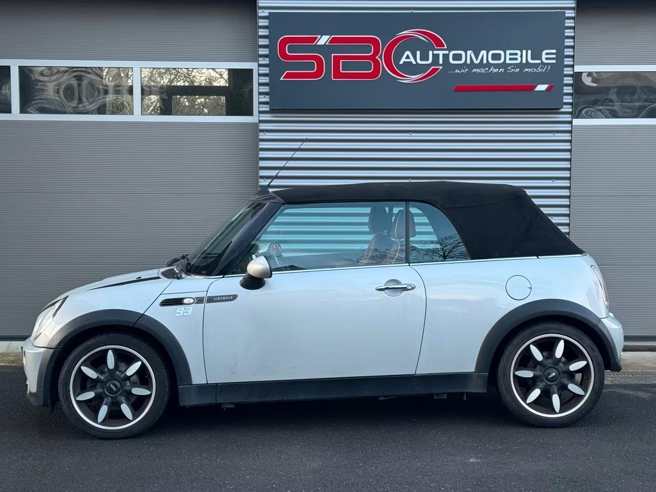 Mini Cooper cabrio Sidewalk
