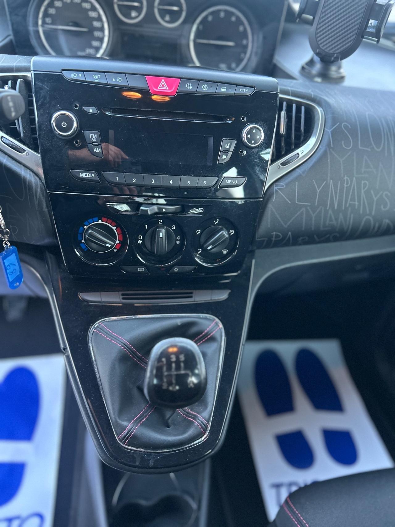 Lancia Ypsilon 1.2 69 CV 5 porte S&S Platinum