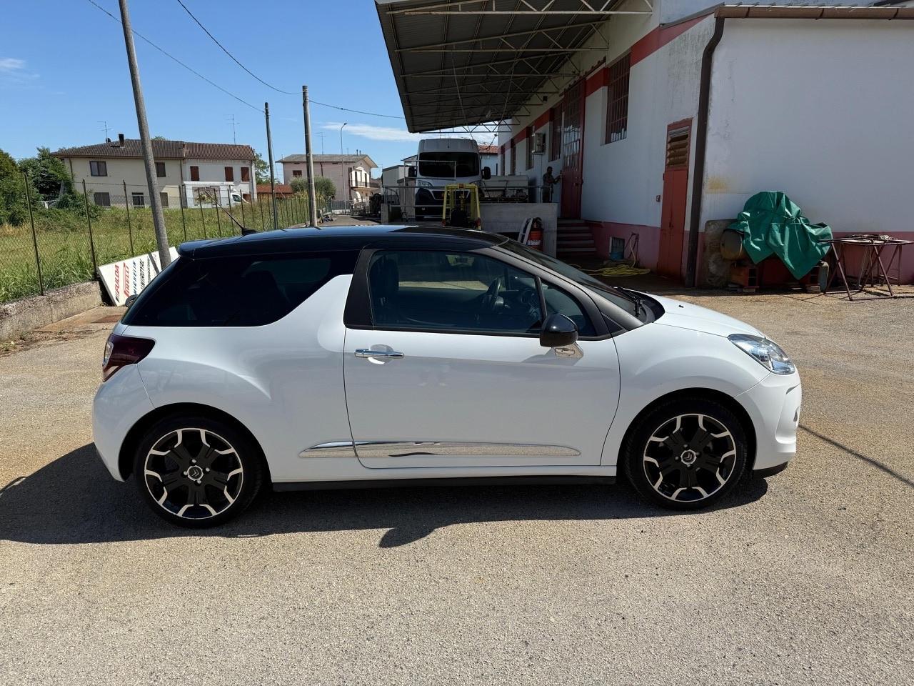 Ds DS3 DS 3 1.2 VTi 82 Just Black