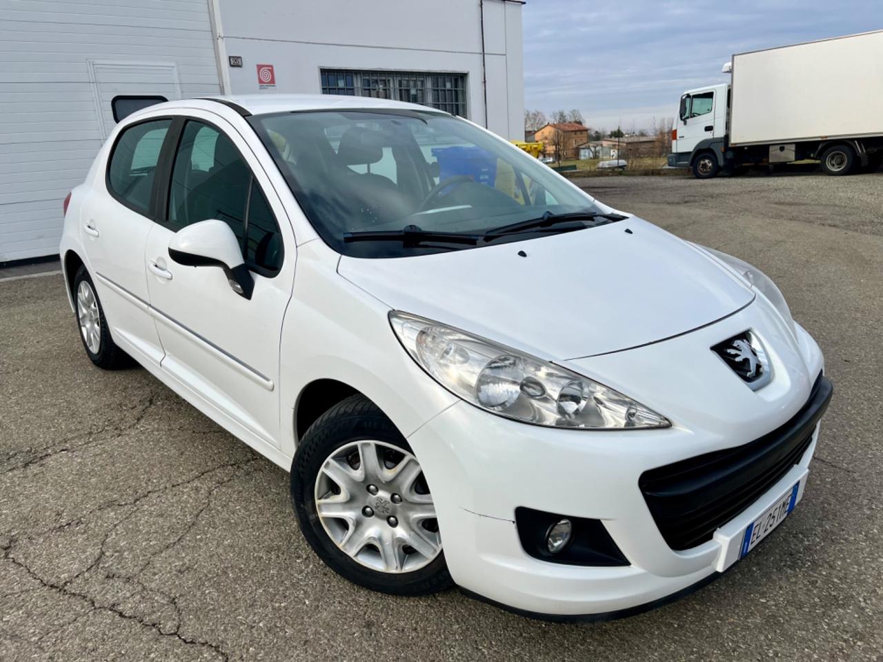 Peugeot 207 1.4hdi 2012 132.000km perfetta per neopatentati