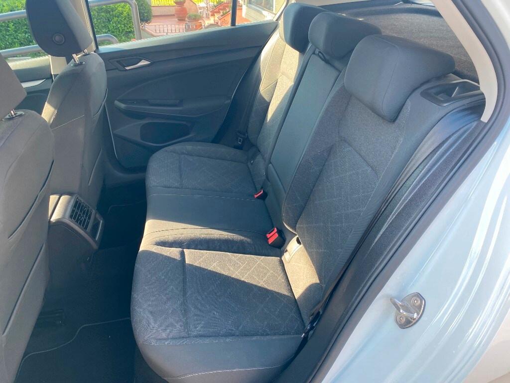 VOLKSWAGEN Golf 8ª serie Golf 1.0 eTSI EVO DSG...