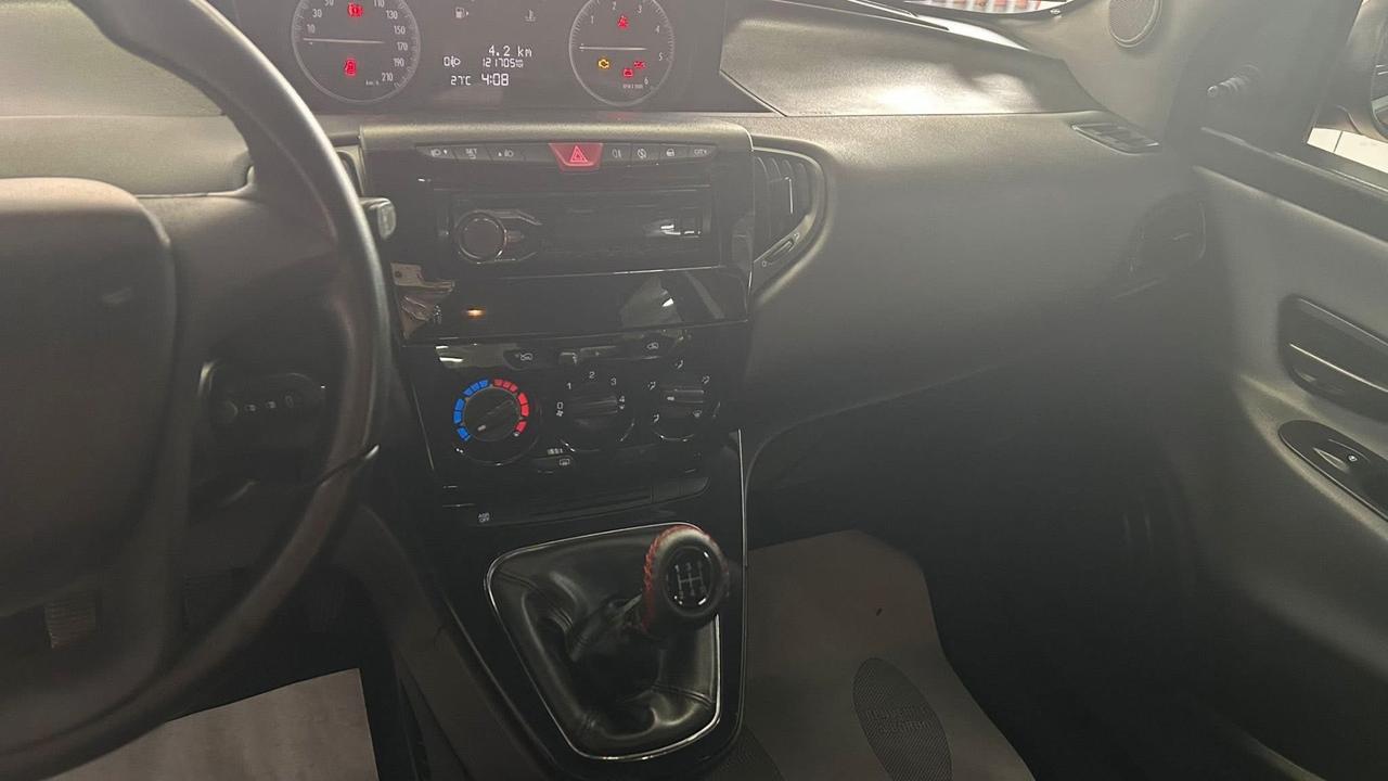 Lancia Ypsilon 1.3 MJT 16V 95 CV 5 porte S&S Silver