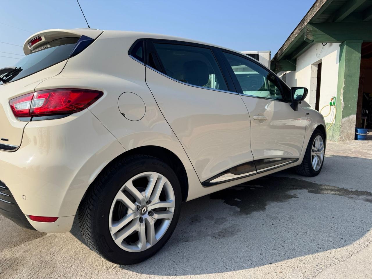 Renault Clio dCi 8V 75 CV Start&Stop 5 porte Energy Duel neopatentati