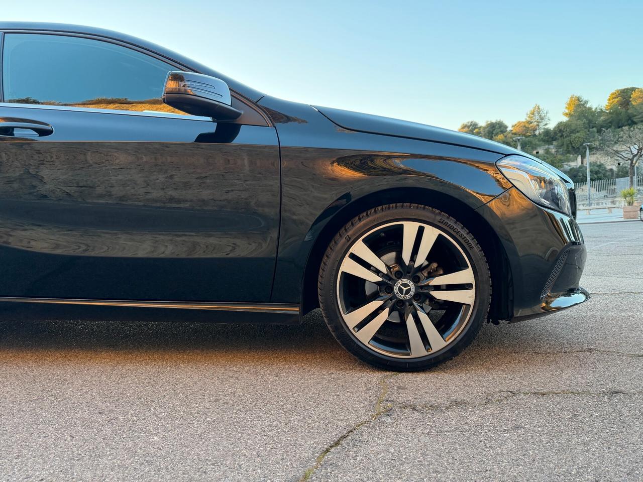 Mercedes A180 SPORT/1500 110CV/FULL LED/NAVI/18"