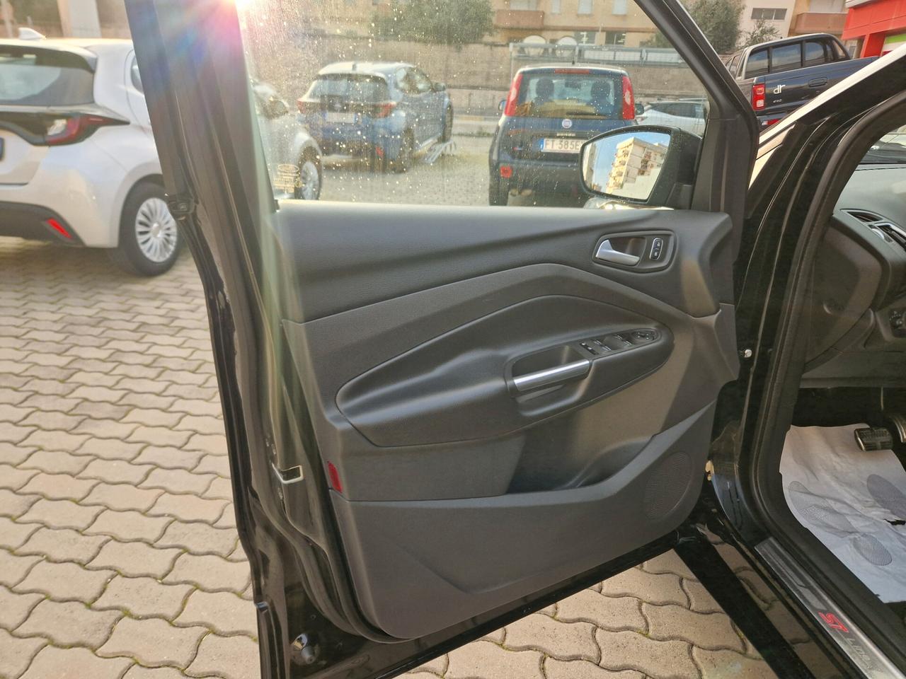 Ford Kuga 2.0 TDCI 180 CV 4WD Powershift ST-Line
