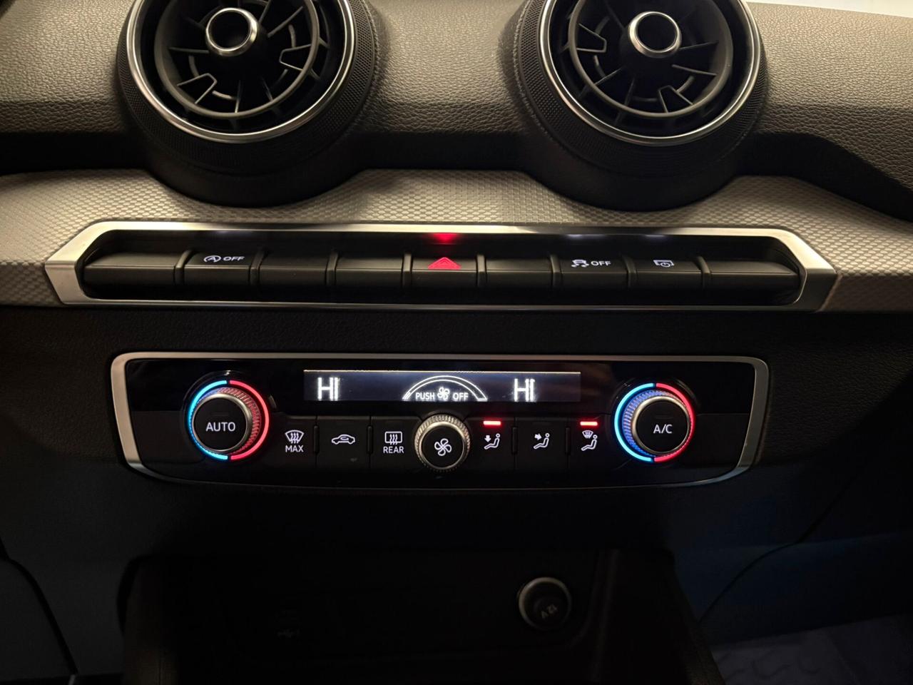 Audi Q2 30 TDI S tronic Identity Black