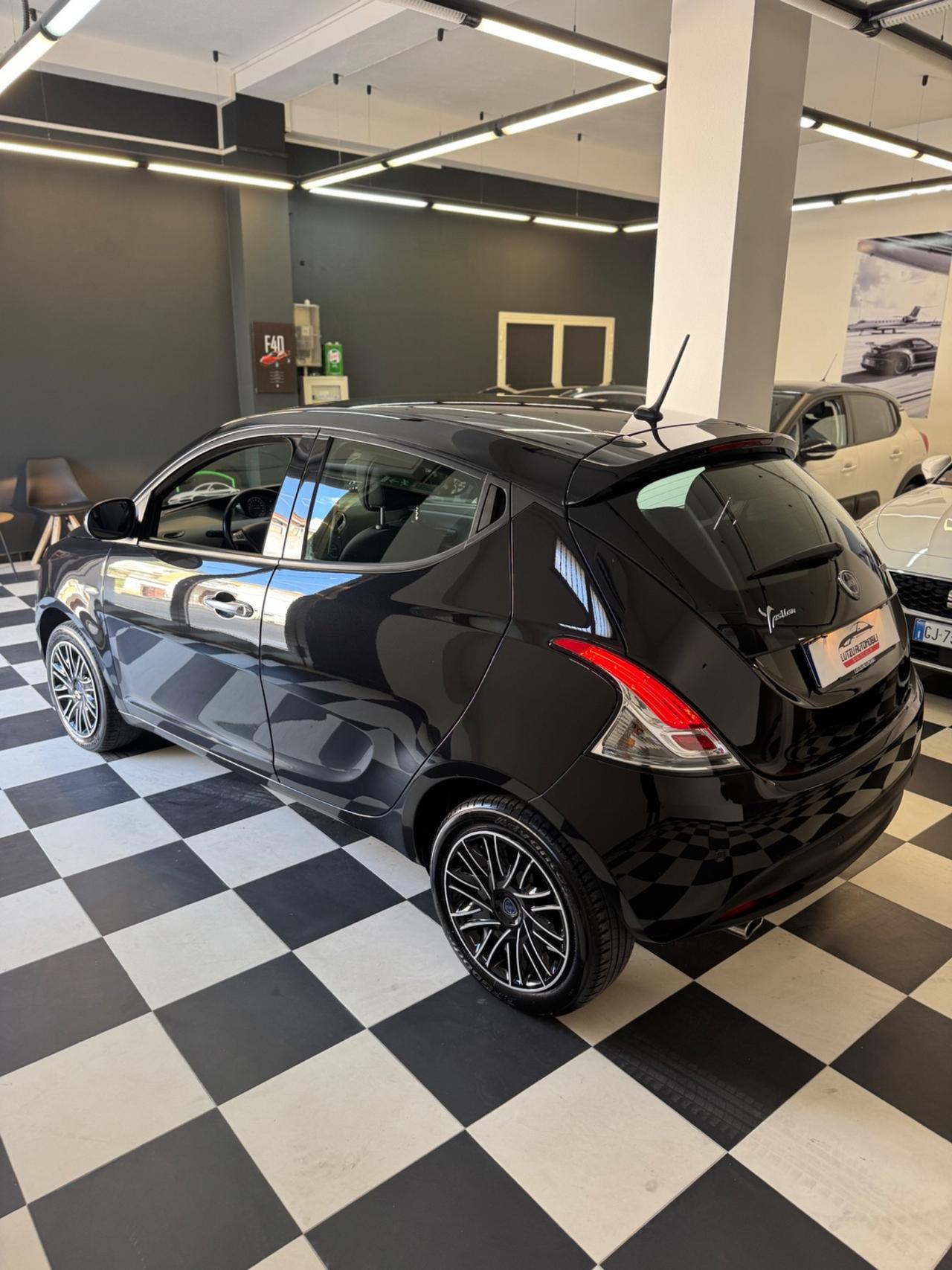 Lancia Ypsilon 1.0 FireFly 5 porte S&S Hybrid Gold