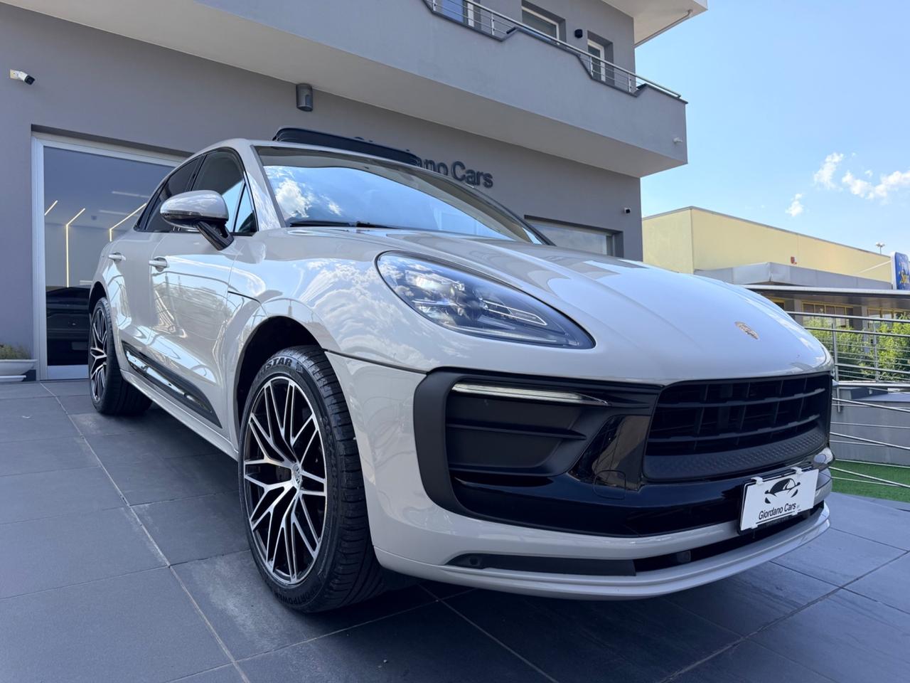 Porsche Macan 2.0 i 265 cv colore gesso tetto uni pro Italia