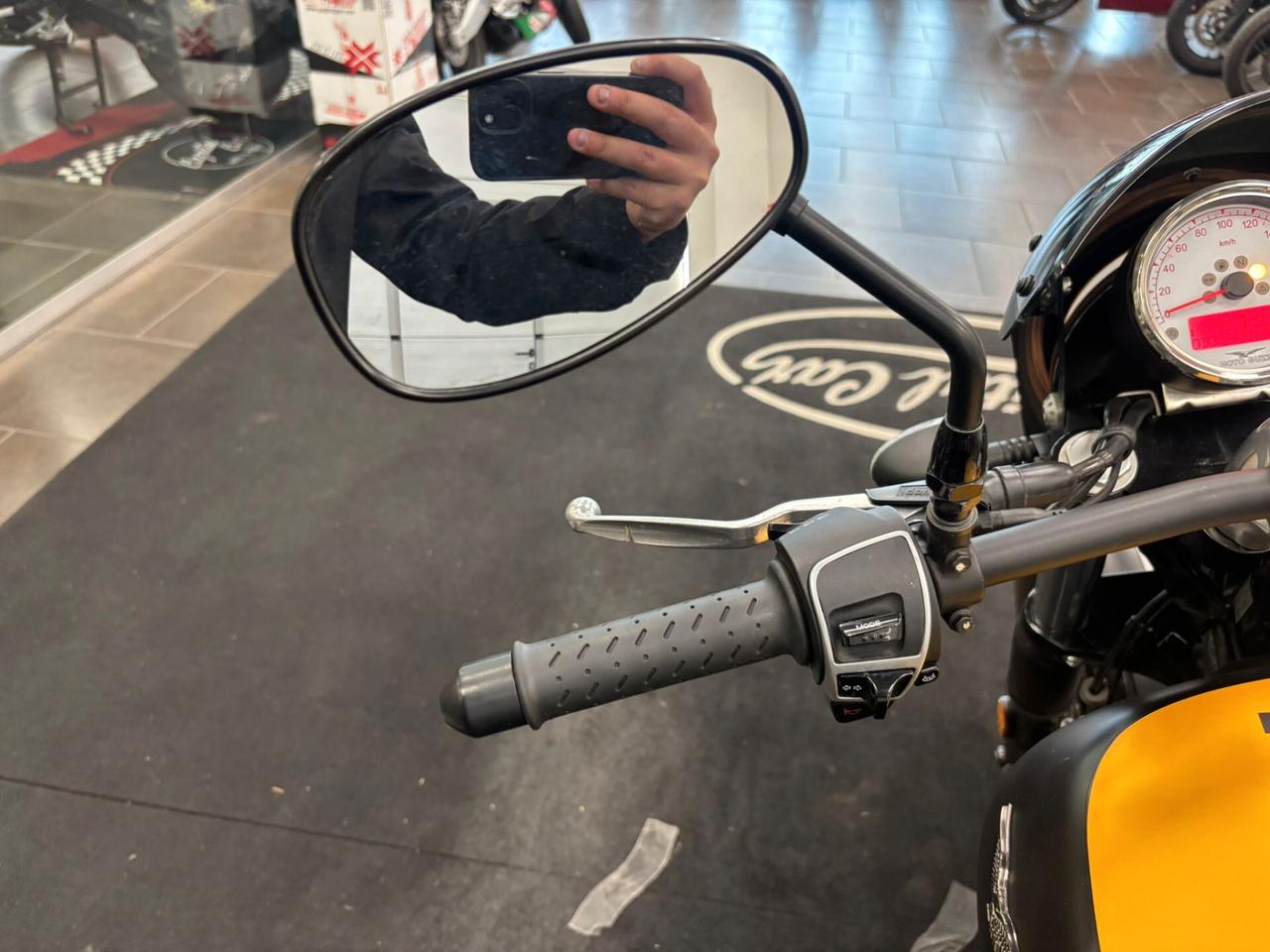 Moto Guzzi V9 BOBBER