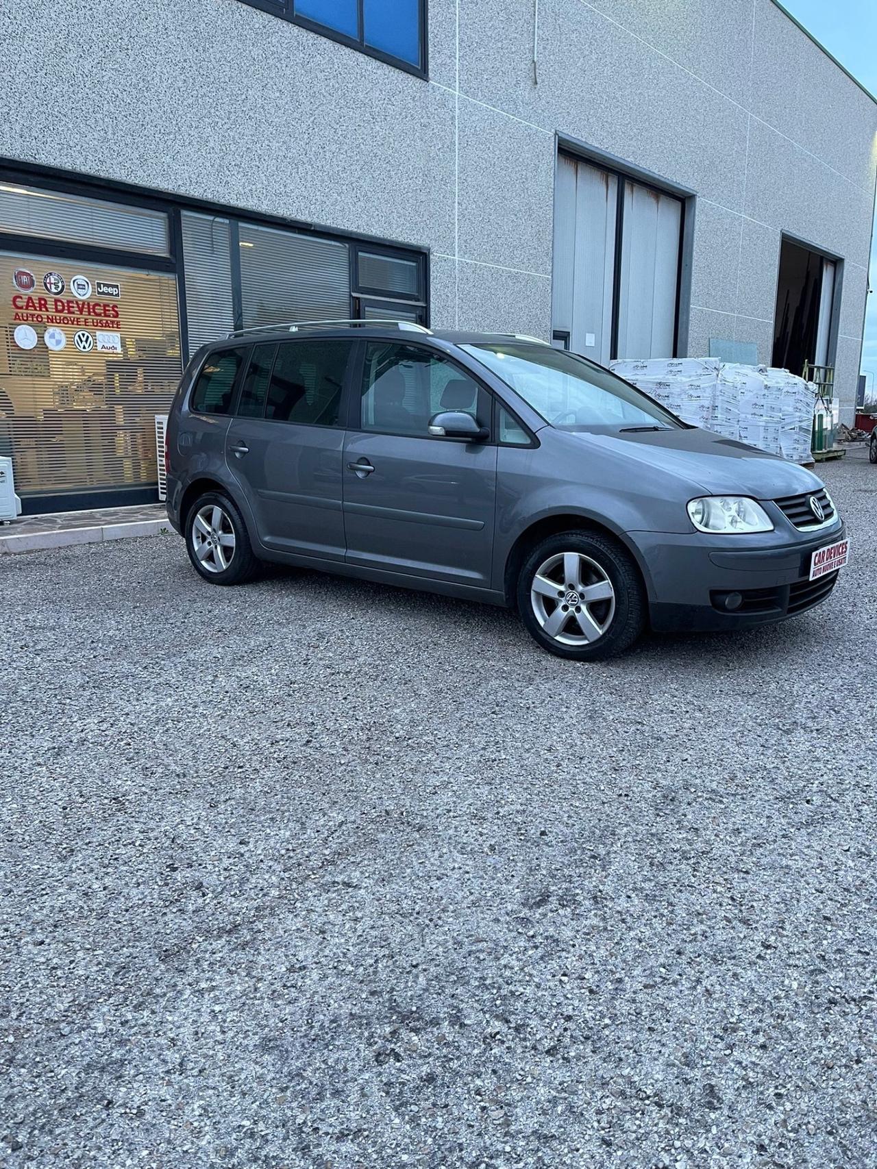 Volkswagen Touran 2.0 - 7 POSTI