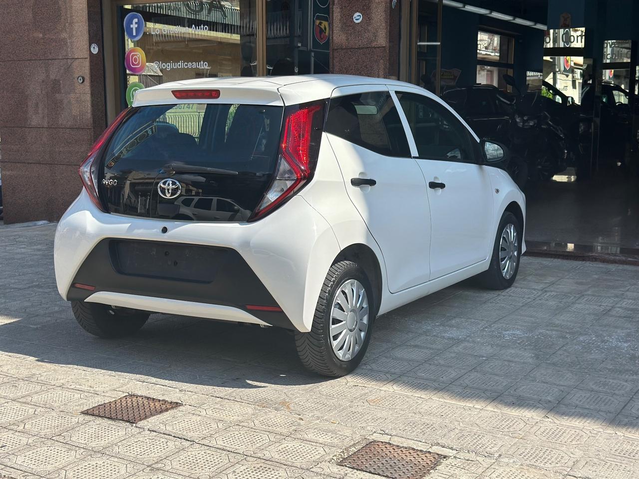Toyota Aygo Connect 1.0 VVT-i 72 CV 5 porte x-play