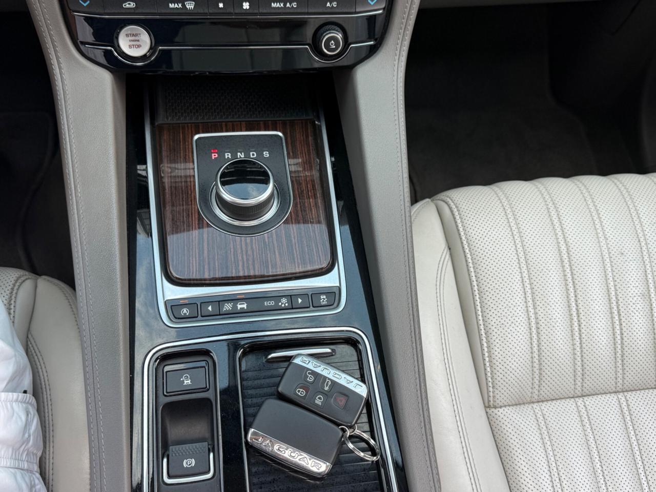 Jaguar F-Pace TURBO NUOVO 4x4 2.0 D 180 CV aut. Portfolio