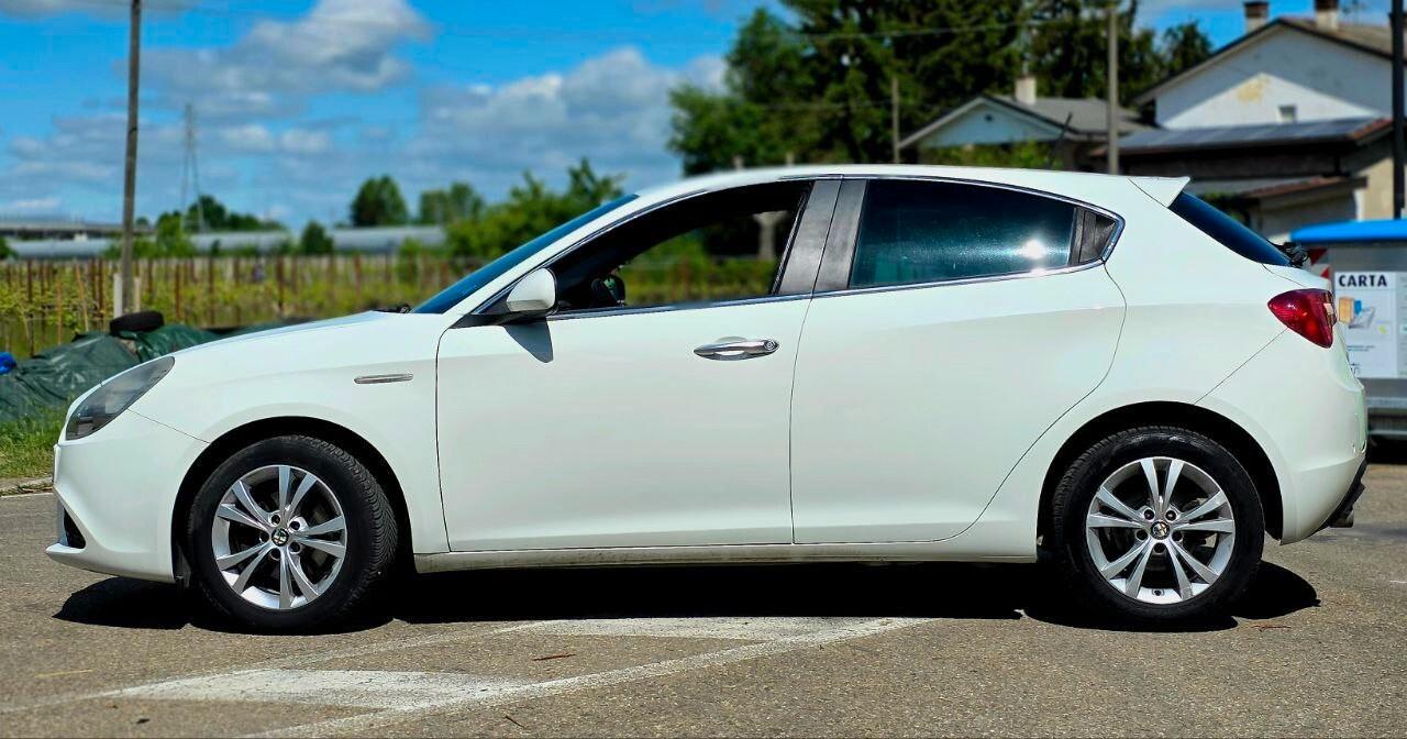 Alfa Romeo Giulietta JTDm-2 anche NEOPATENTATI