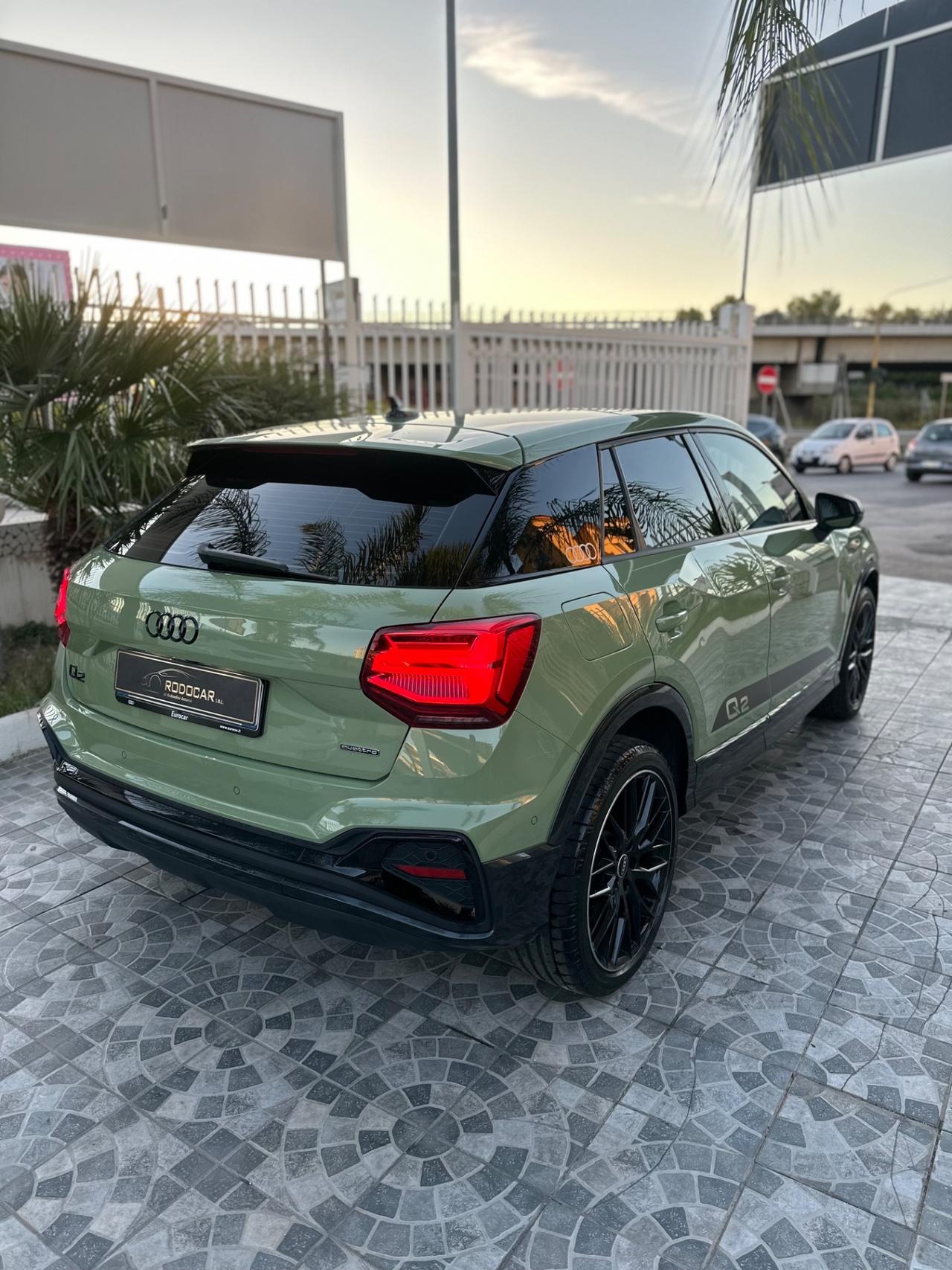 Audi Q2 35 TDI S tronic Identity Black