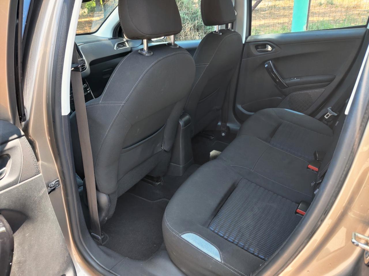 Peugeot 208 1.4 HDi 68 CV 5 porte Allure