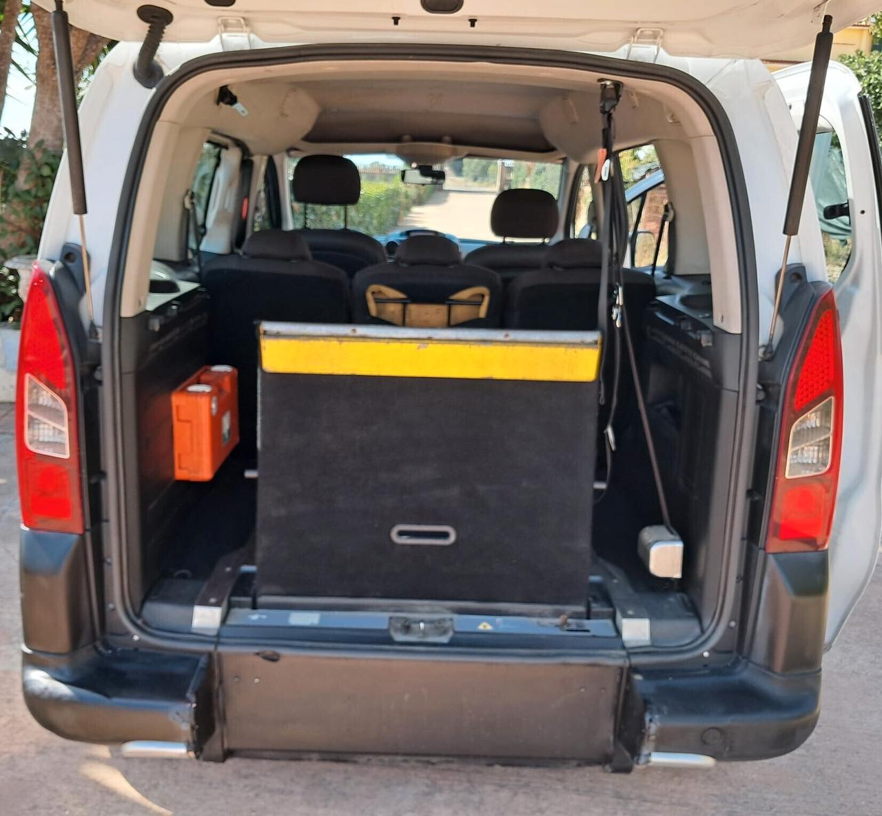 PEUGEOT PARTNER TRASPORTO DISABILI PIANALE RIBASSATO