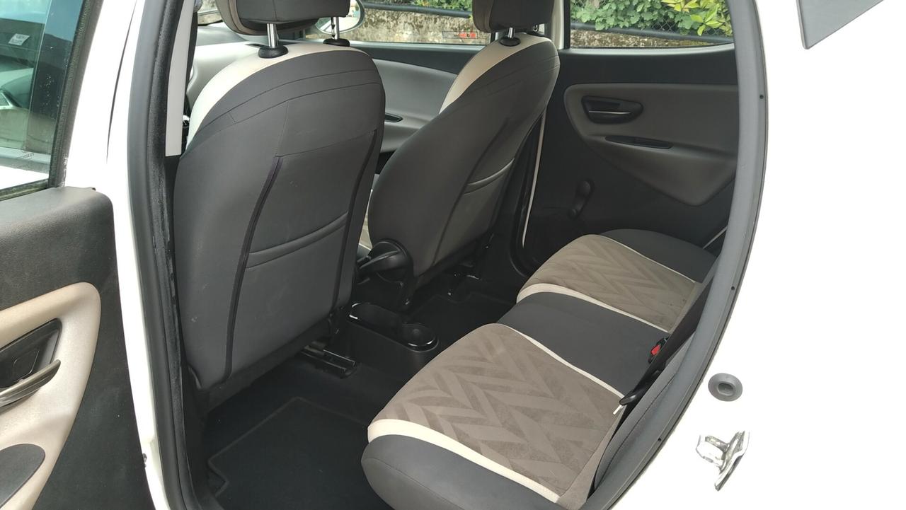 Lancia Ypsilon 0.9 TwinAir 85 CV 5 porte Metano Ecochic Platinum
