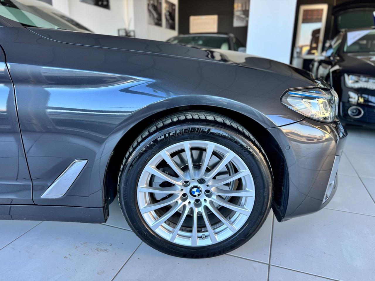 Bmw 520d xDrive Luxury TETTO LASER ACC