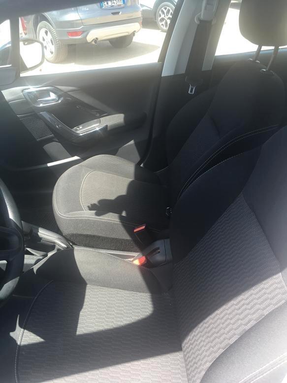 Peugeot 208 BlueHDi 75 5 porte Black Line