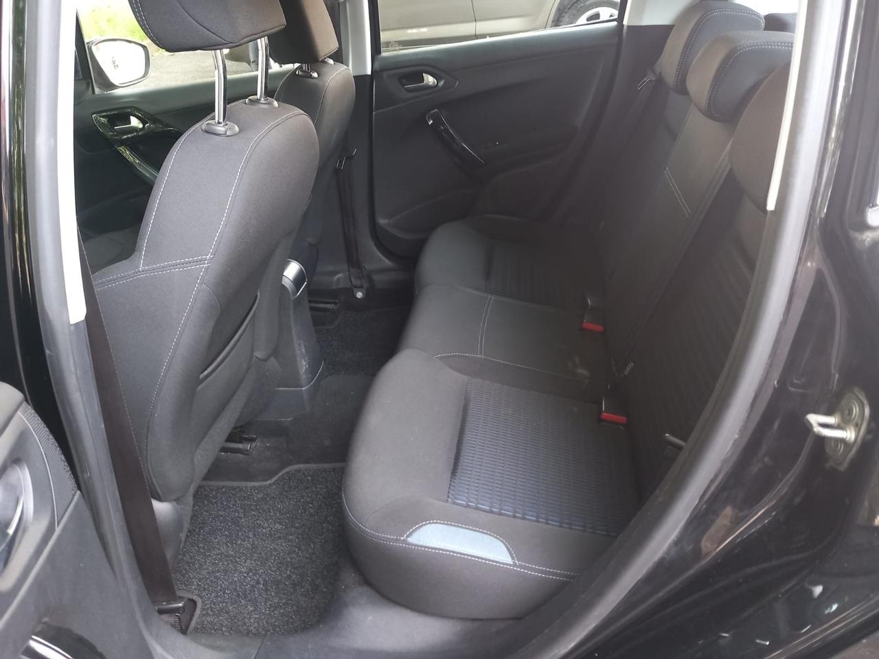 Peugeot 208 1.4 HDi 68 CV 5 porte Allure