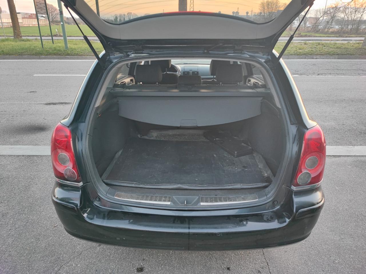 Toyota Avensis 2.0 D-4D 16V Station Wagon