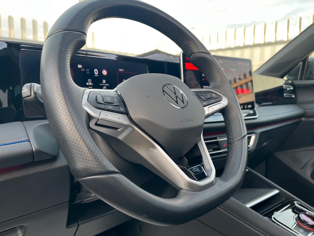 Volkswagen Tiguan 2.0 TDI 150 CV DSG R-Line Plus *TETTO APRIBILE*