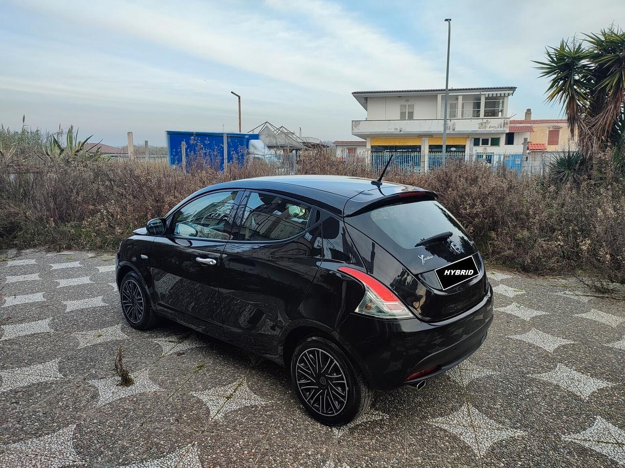 Lancia Ypsilon GOLD HYBRID 1.0 FIREFLY 70 CV S&S 6 MARCE CARPLAY