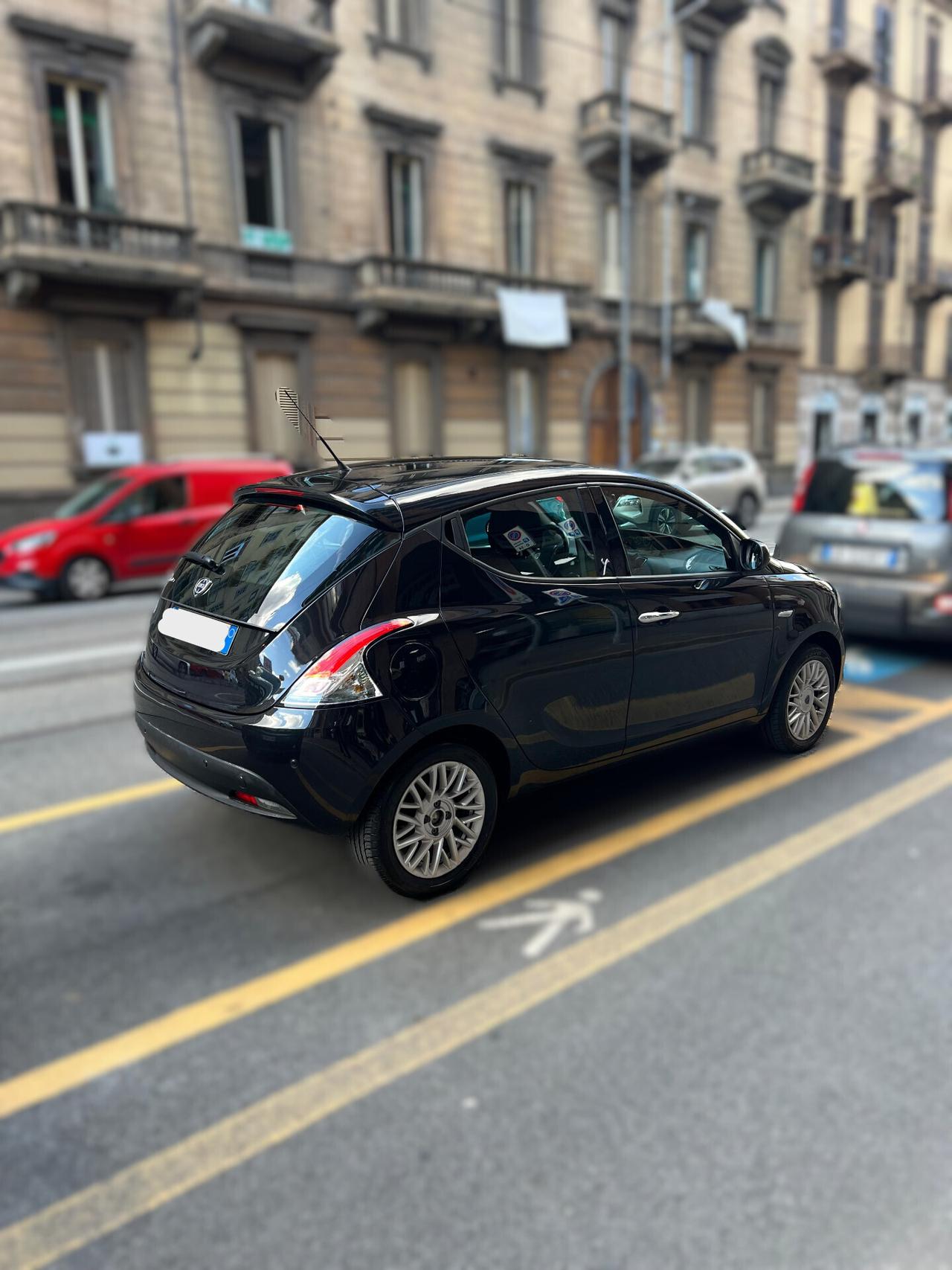 Lancia Ypsilon - APERTI AD AGOSTO