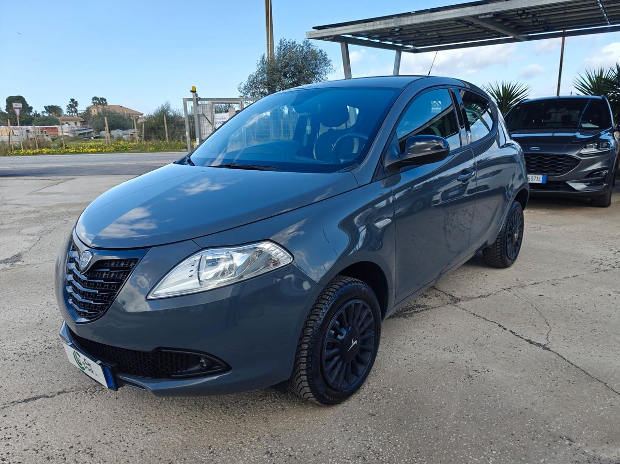 Lancia Ypsilon 0.9 TwinAir 85 CV 5 porte Metano Ecochic Elefantino