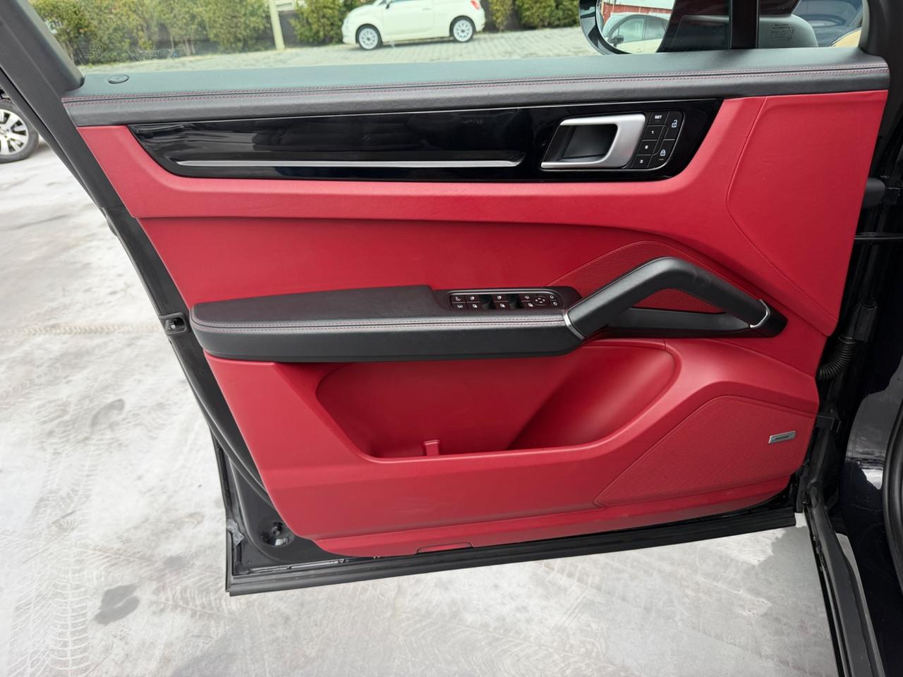 Porsche Cayenne Coupé 3.0 V6 E-Hybrid Platinum Edition