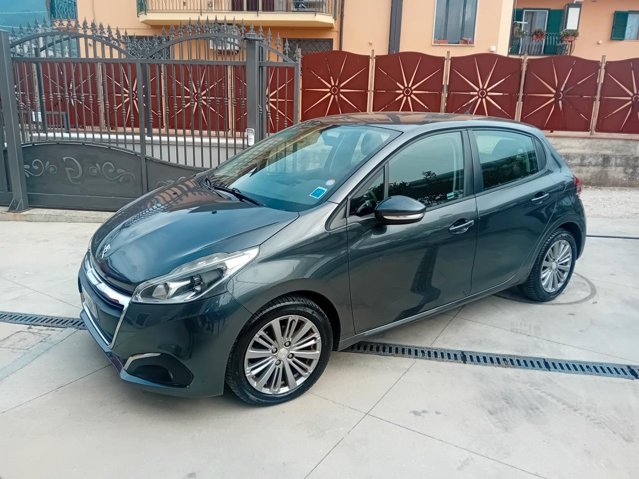 Peugeot 208 PureTech 82 5 porte Allure
