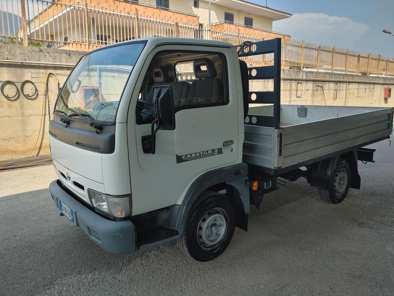Nissan Cabstar 3.0 3posti cassone fisso