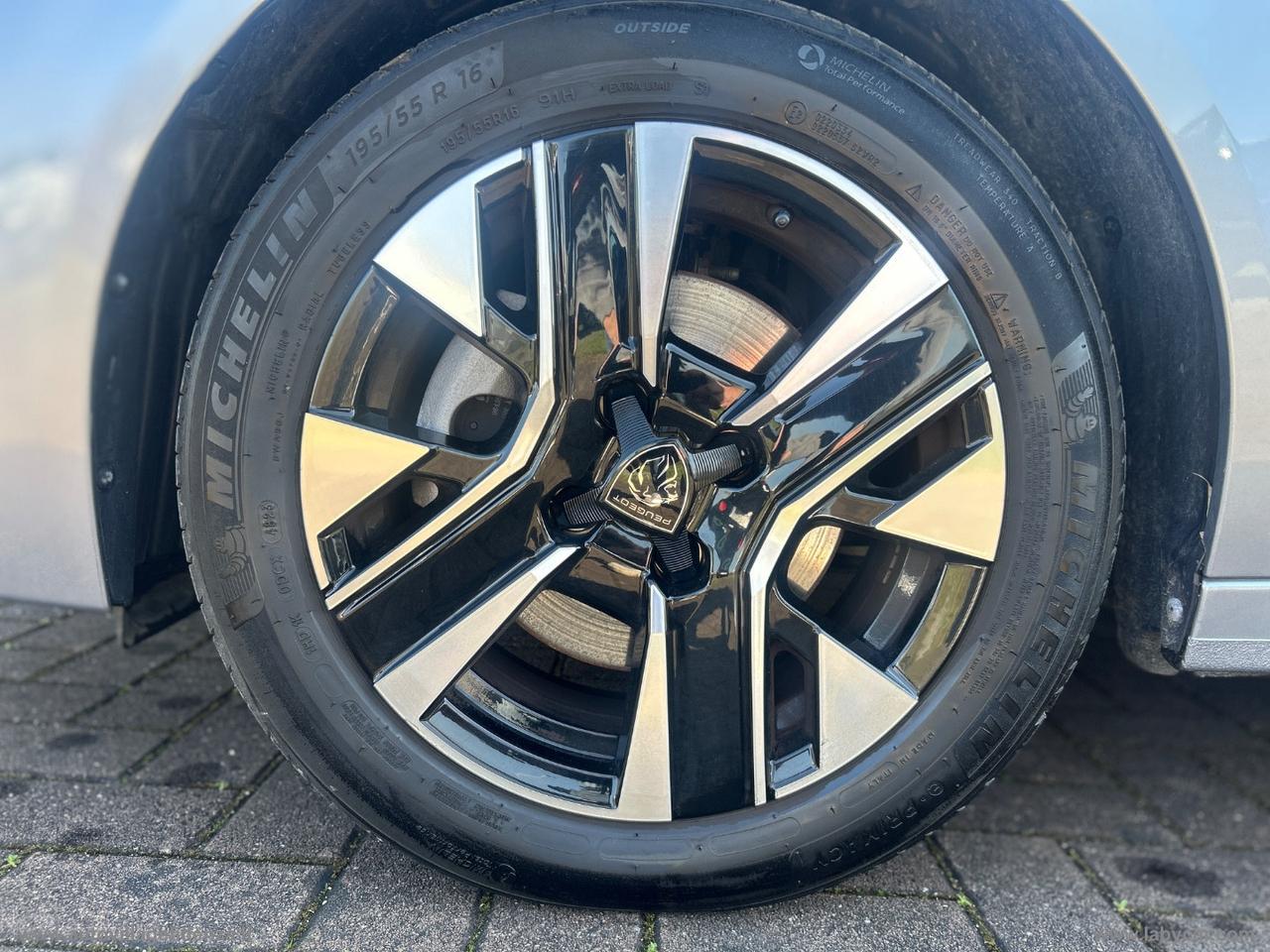 PEUGEOT 208 PureTech 100 S&S 5p. Allure