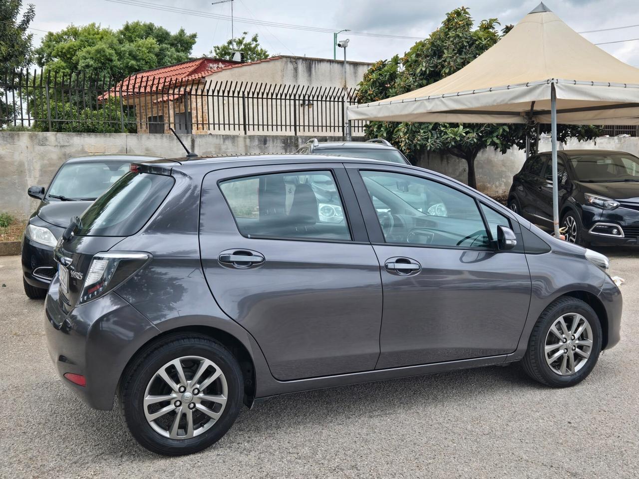 Toyota Yaris 1.0 5 porte Lounge del 2014