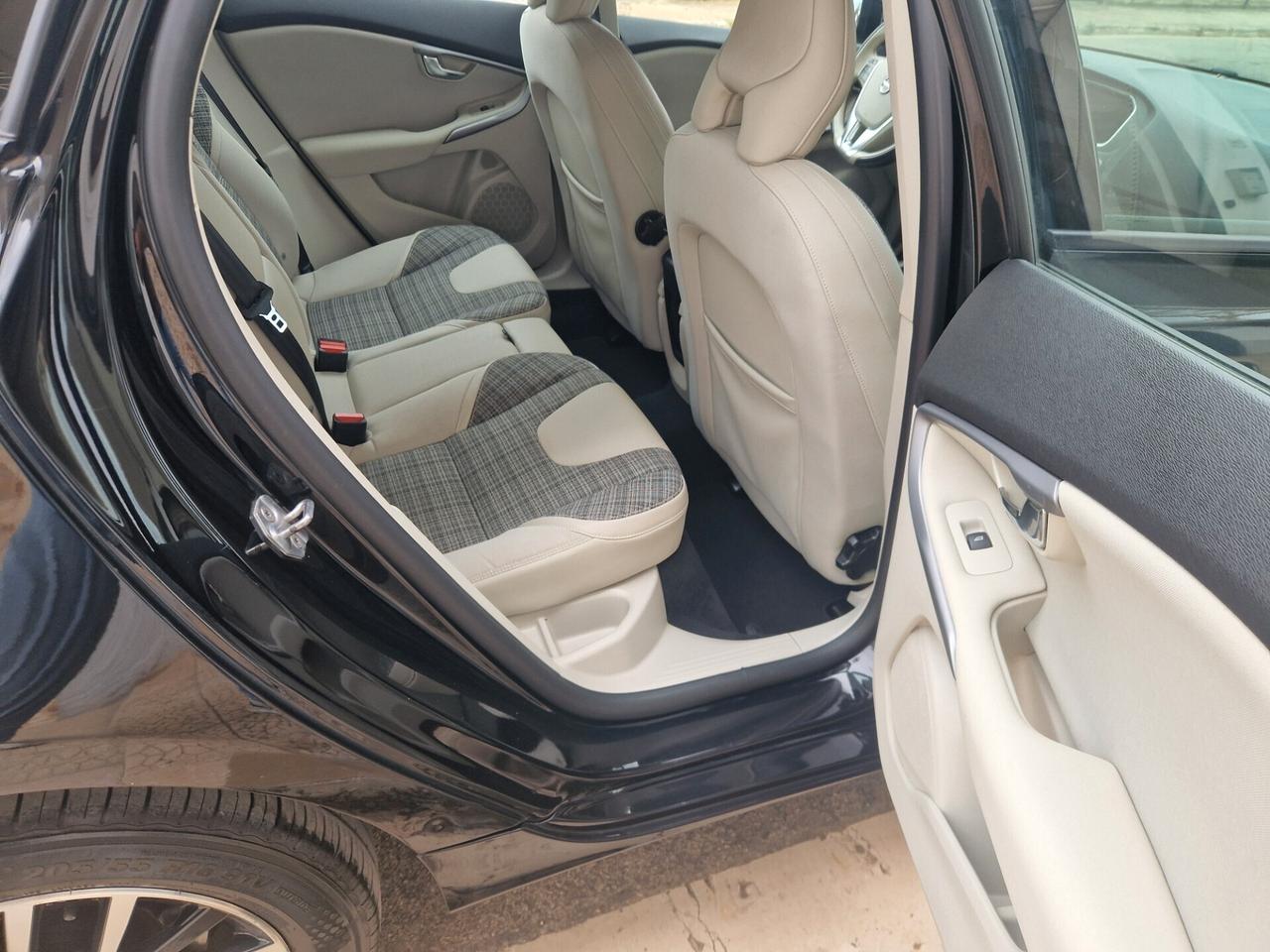 Volvo V40 D2