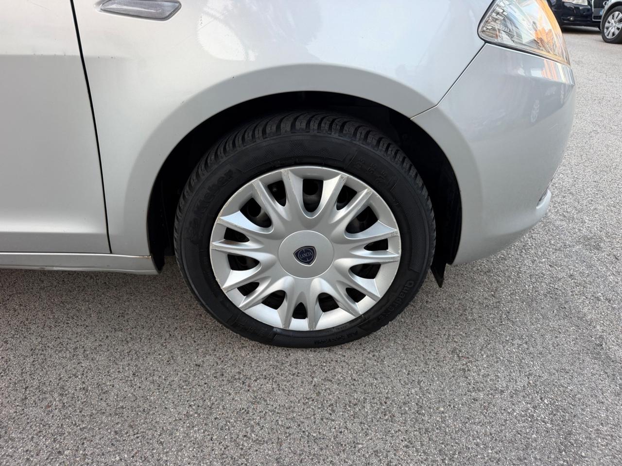 Lancia Ypsilon 1.2 benzina 69 cv 2011 105.000 km