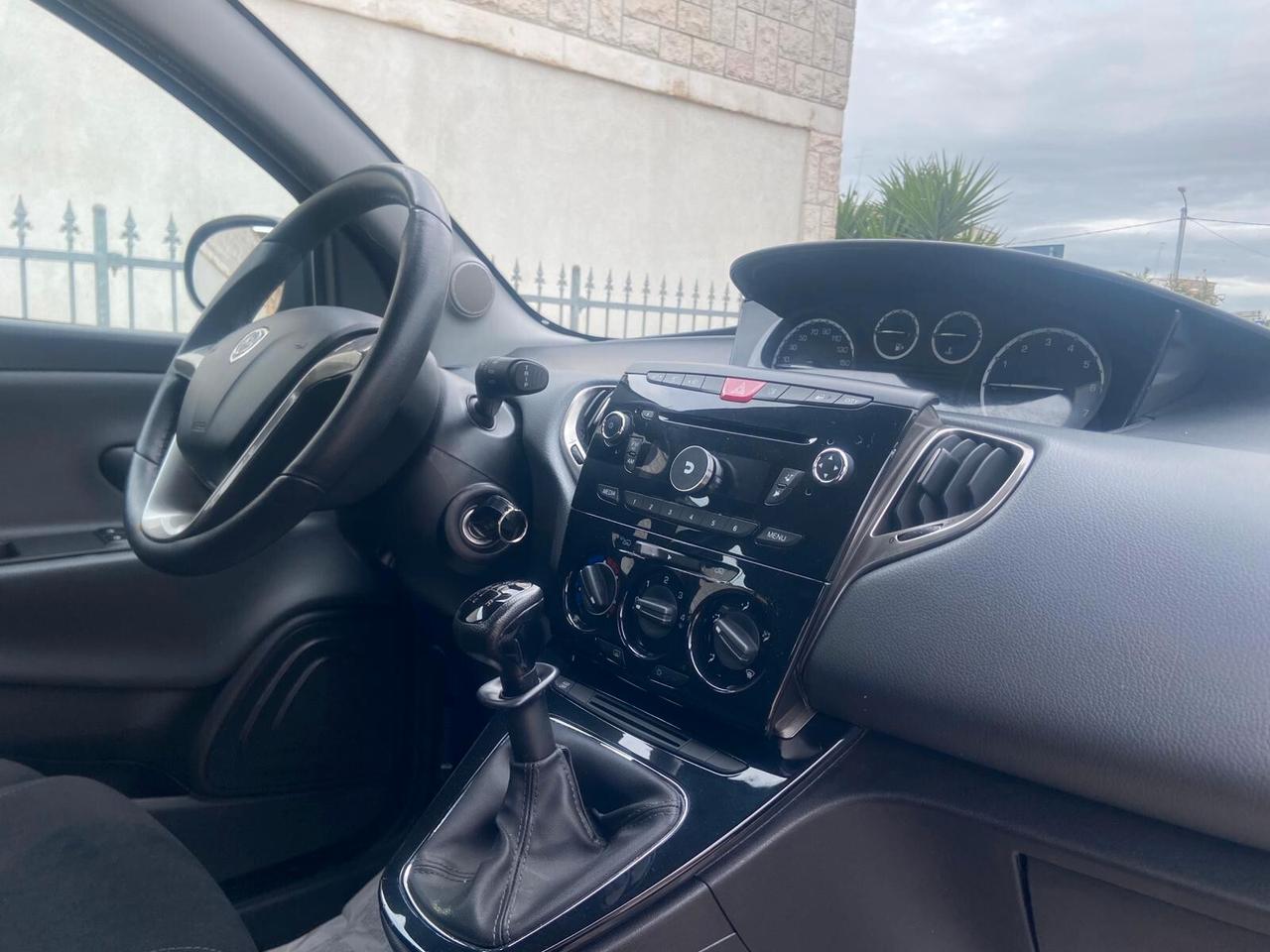 Lancia Ypsilon 1.2 69 CV 5 porte Platinum