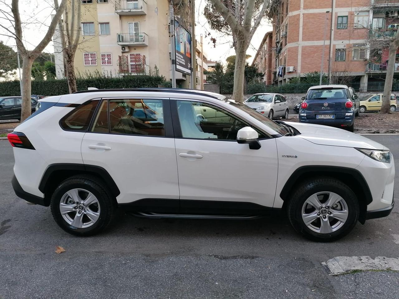 Toyota RAV4 2.5 HV (218CV) E-CVT 2WD Business Bianco