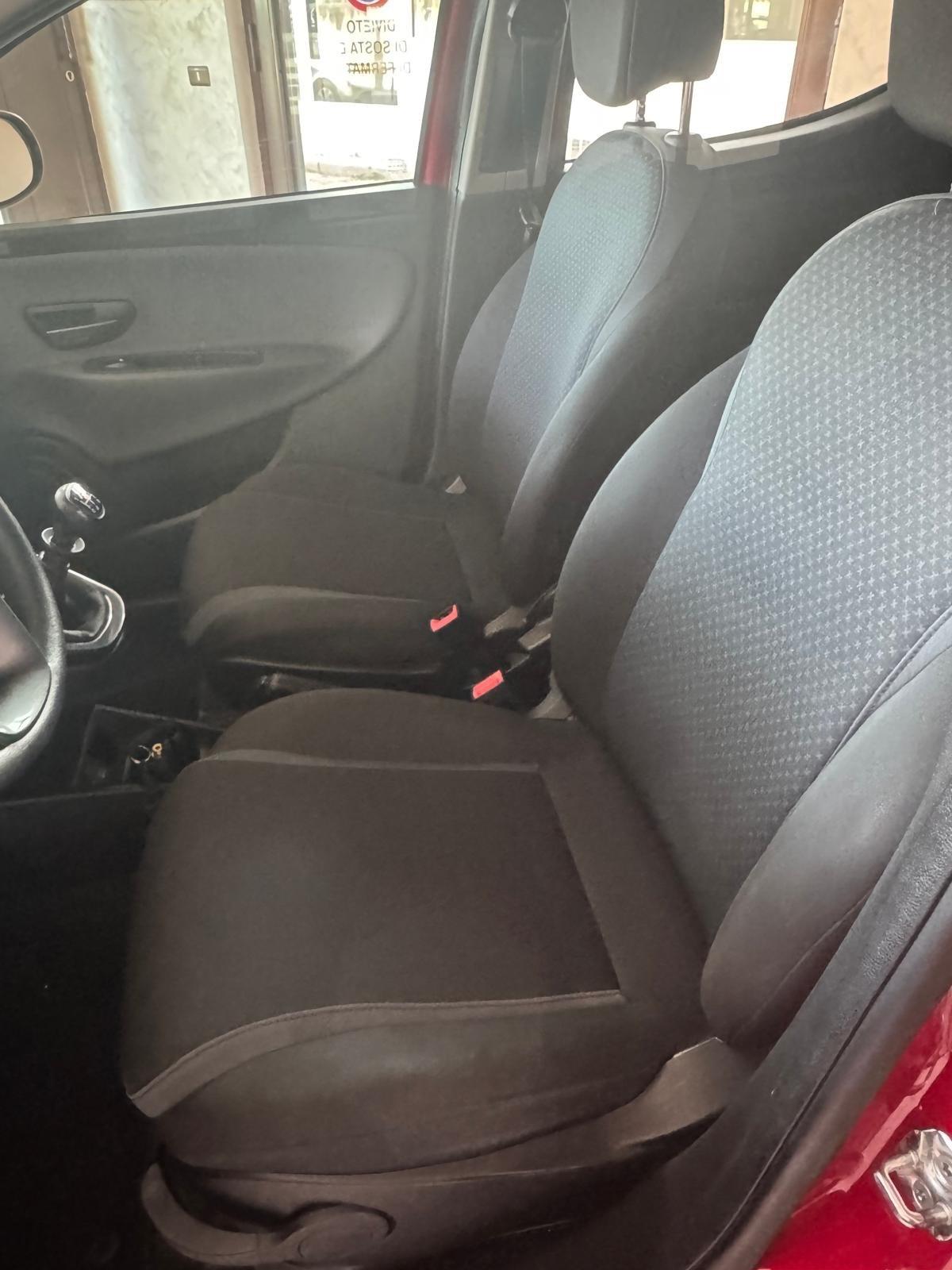 Lancia Ypsilon 1.2 69 CV 5 porte GPL Ecochic Silver