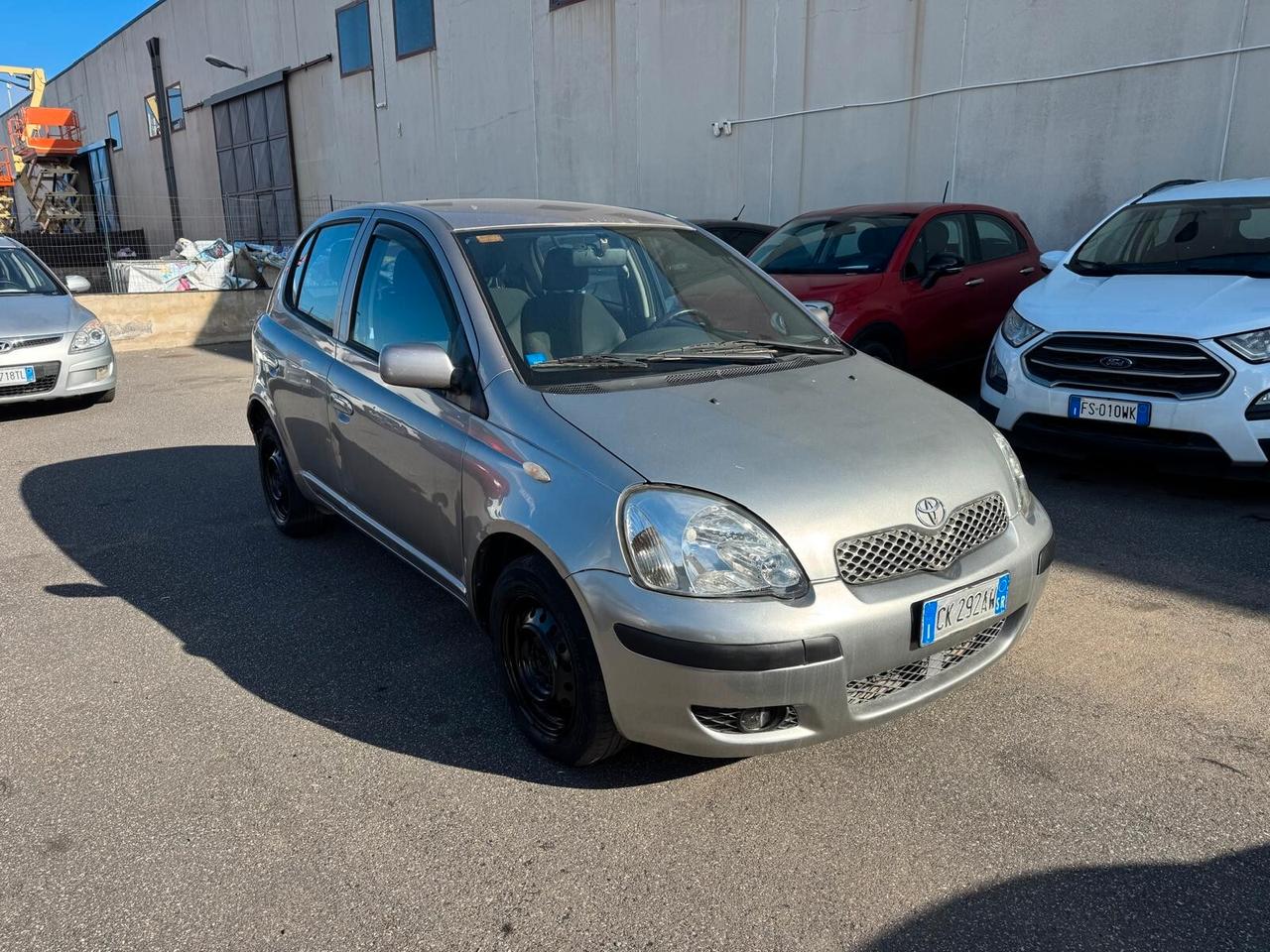 Toyota Yaris 1.0i VETTURA IN BUONE CONDIZIONI
